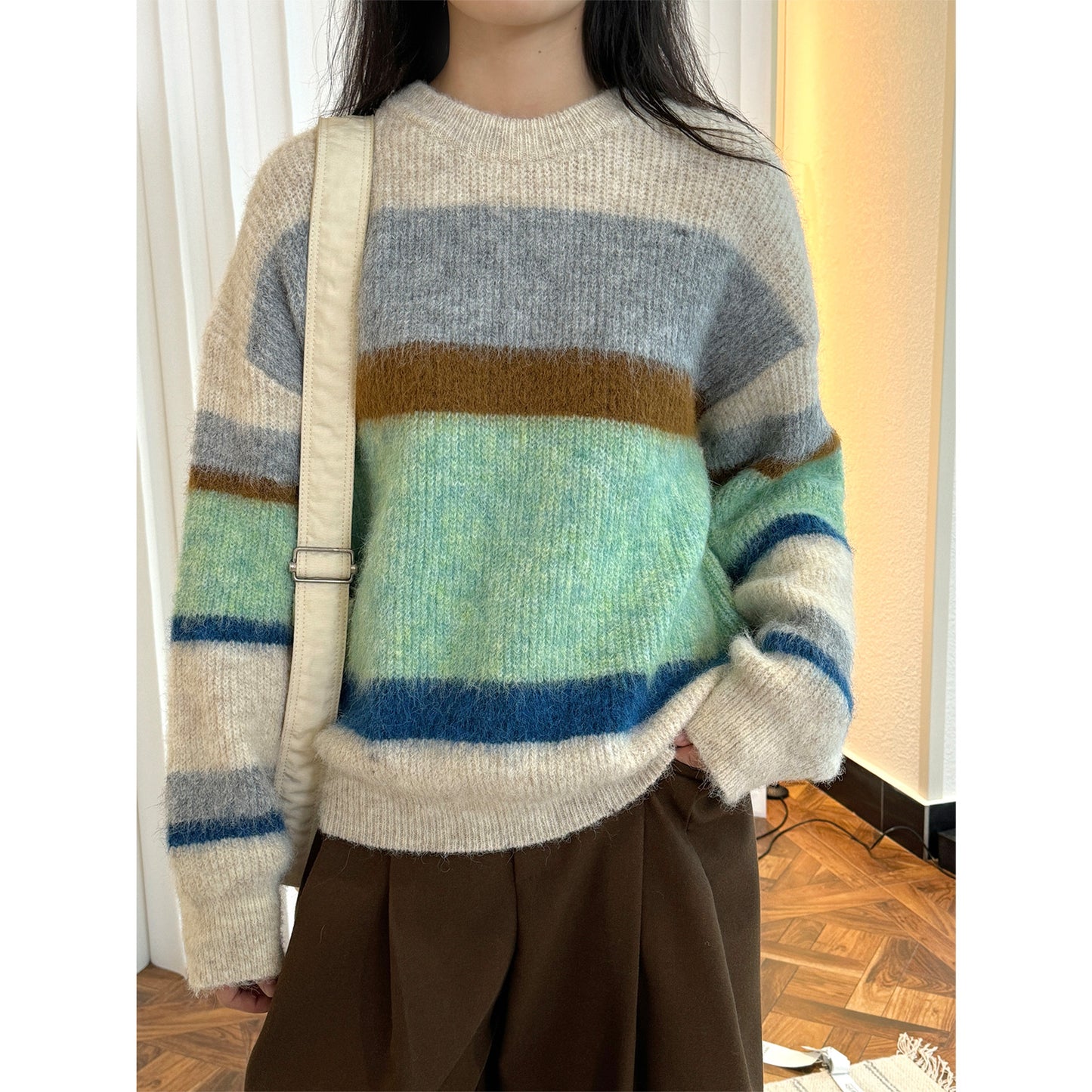 Retro contrasting striped wool sweater soft and skin friendly round neck pullover top for women